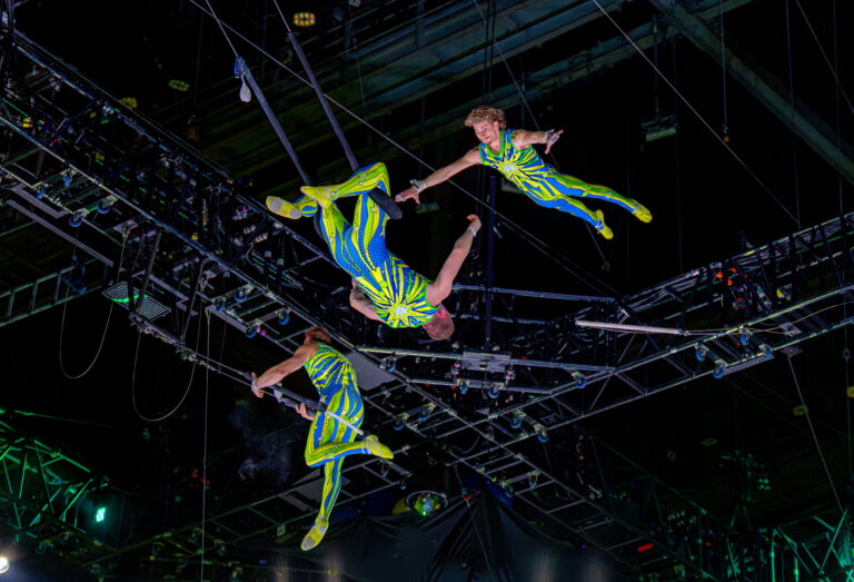 the flying caceras trapeze