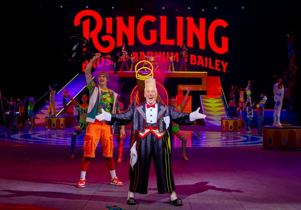 Bello and Ringling performers on stage