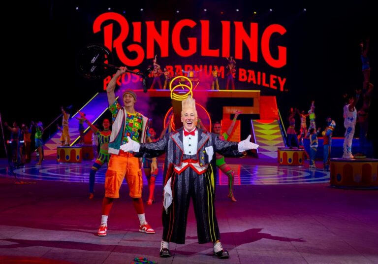 Bello and Ringling performers on stage